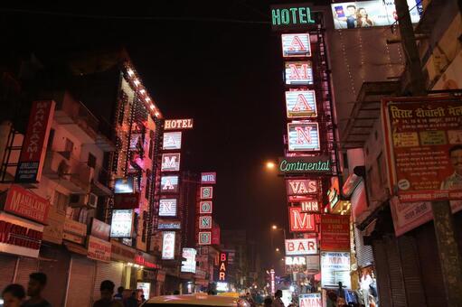 インド・ムンバイ ボリウッド俳優の豪邸とスラムが混在する、ムンバイの街並みをレポートINDIA GO