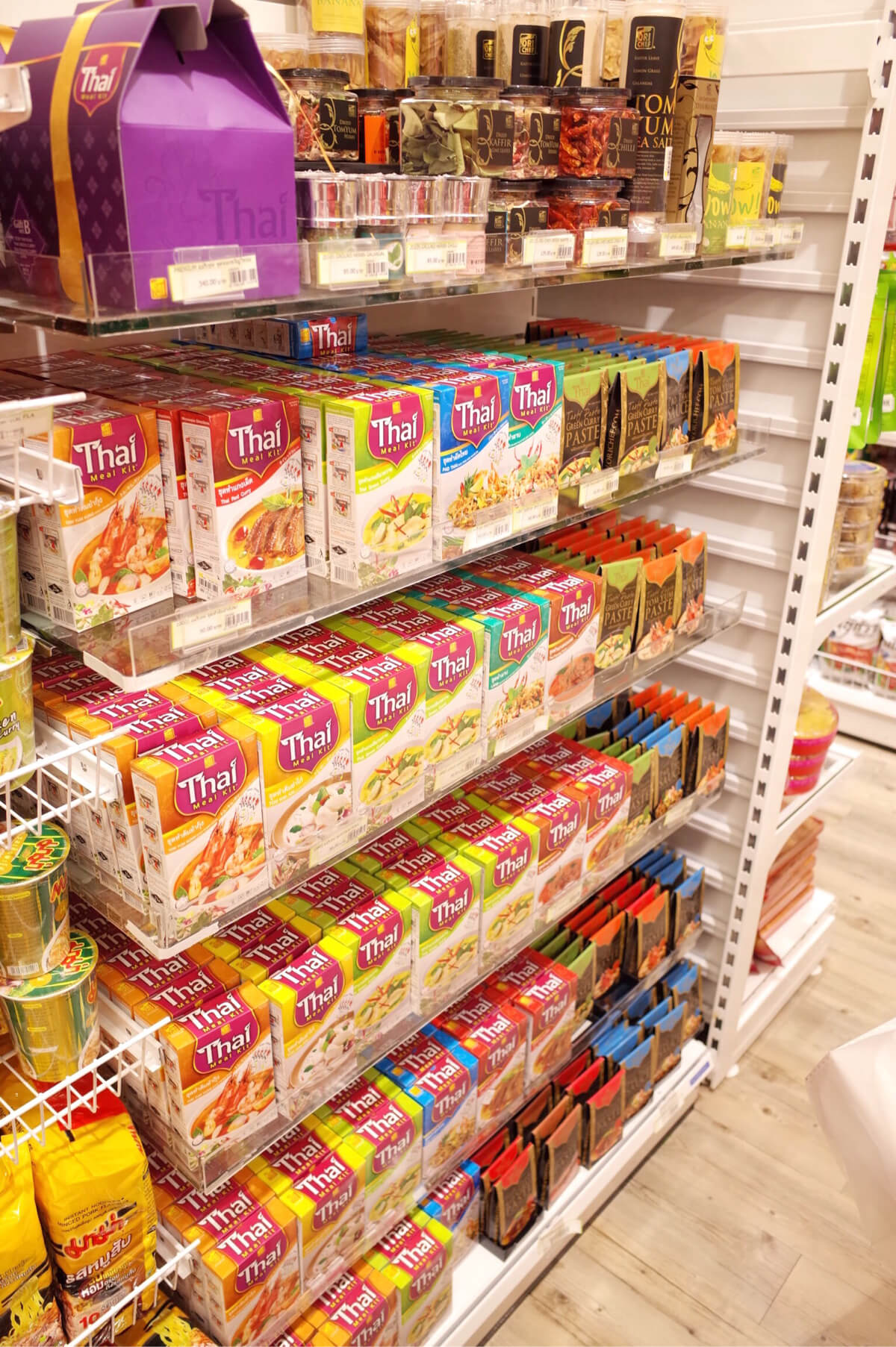 スワンナプーム国際空港で最後のお買い物！1000バーツでお土産探しTRIPPING