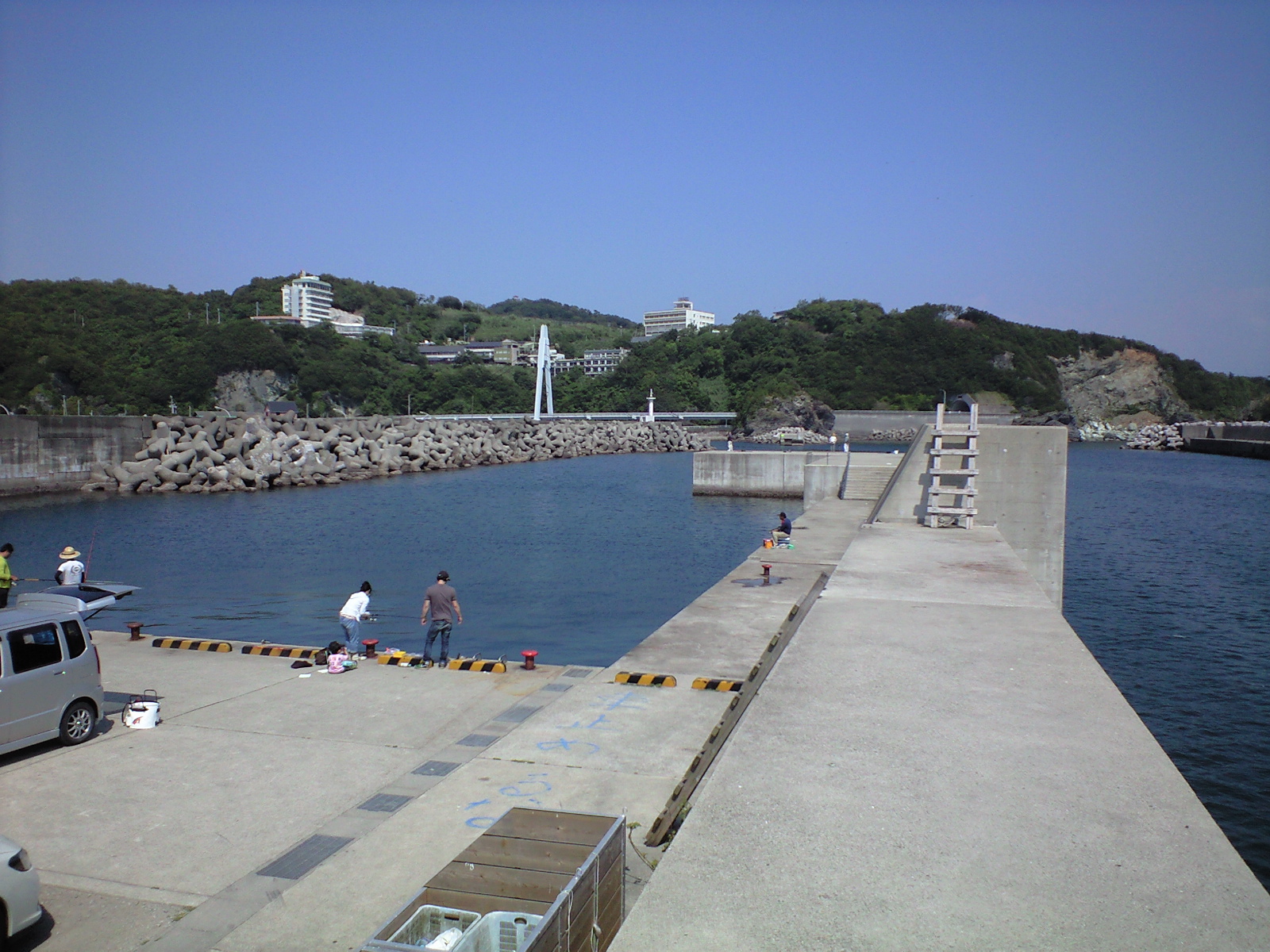 雑賀崎一文字のトンガの鼻○雑賀崎の釣りでにぎわってるところ