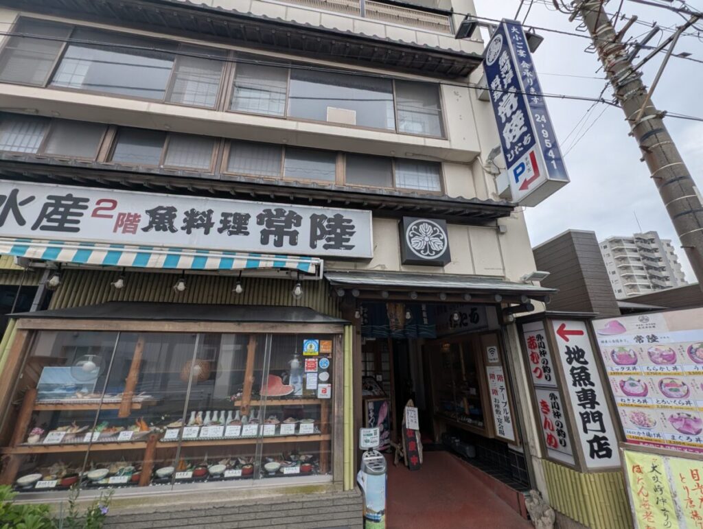 日本の愛のトンネル レトロ車両と新緑が織りなすフォトジェニックな旅Easy Traveling