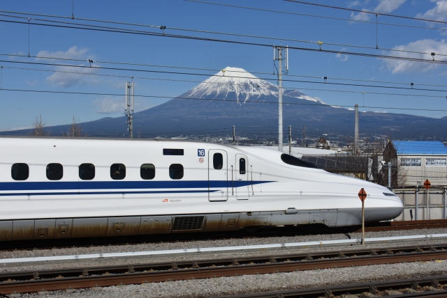 これが駅の入口！？ いったいホームはどこ？ - 珍鉄