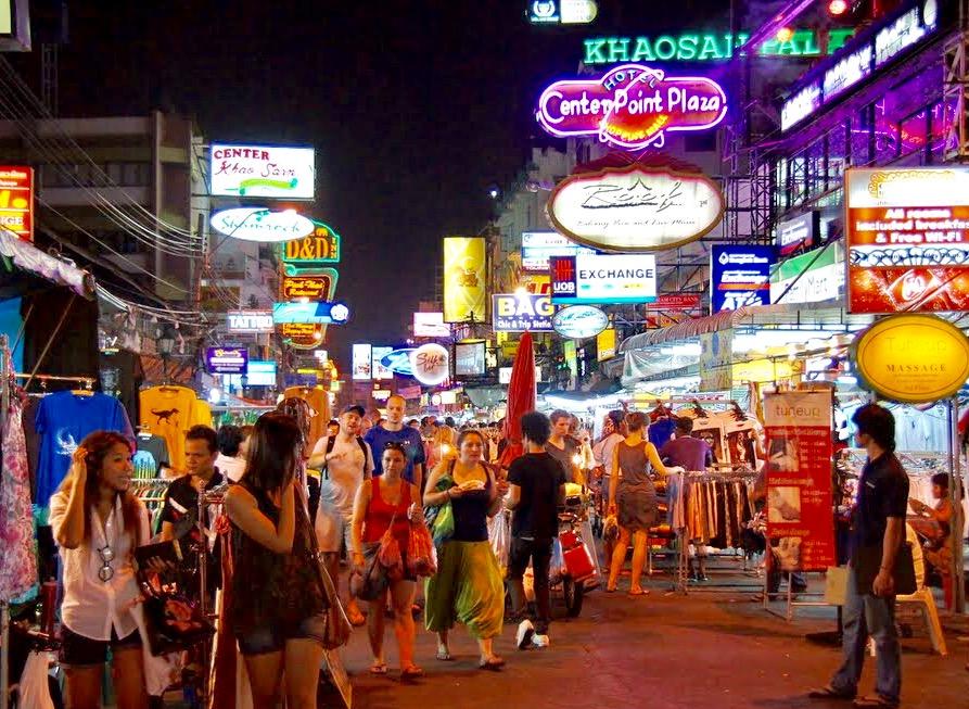 カオサン通りでの夜遊び、ワクチン2回接種が必須です！＜2021年11月5日午後7時頃の様子＞タイランドハイパーリンクス：Thai Hyper
