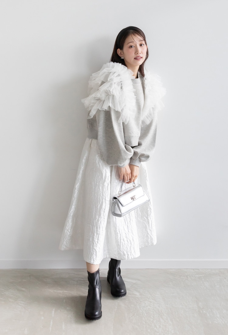 ドライブデートの鉄板コーデ ざっくりニット×落ち感スカート 着こなし4選Oggi.jp