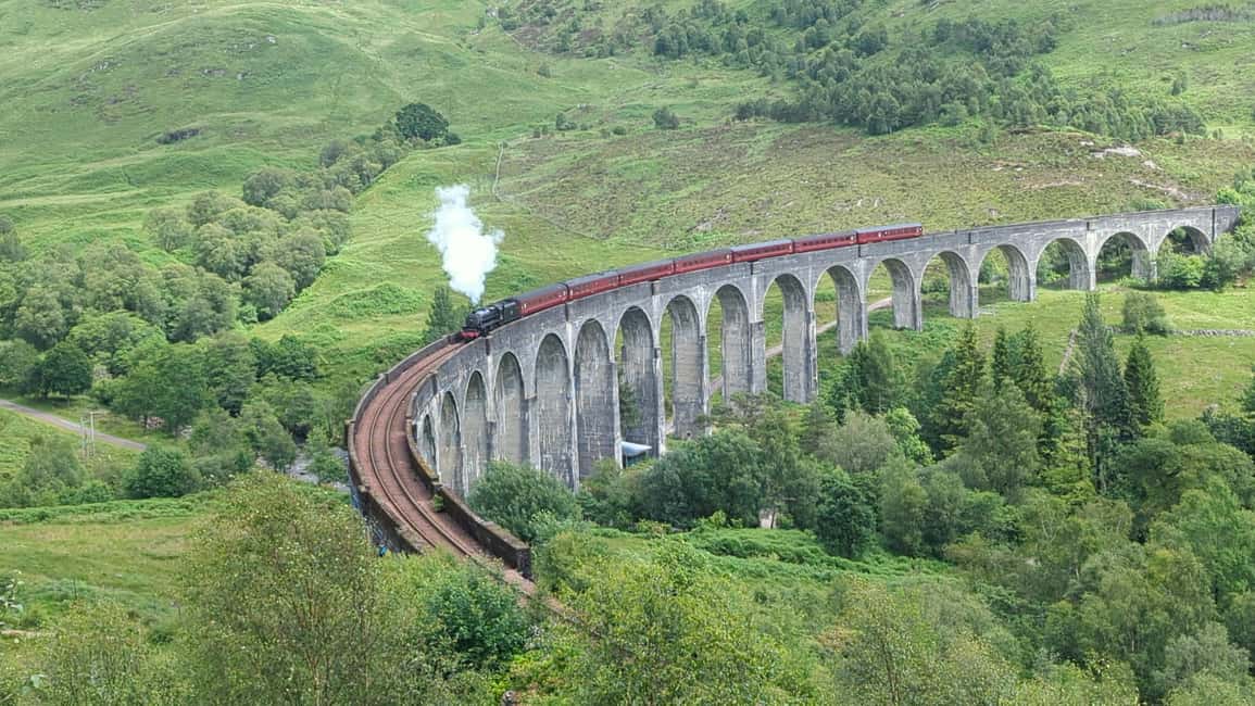 グレンフィナン + フォートウィリアム日帰りツアー ハリーポッター撮影高架橋ツアー英語ドライバーとガイドTrip.com