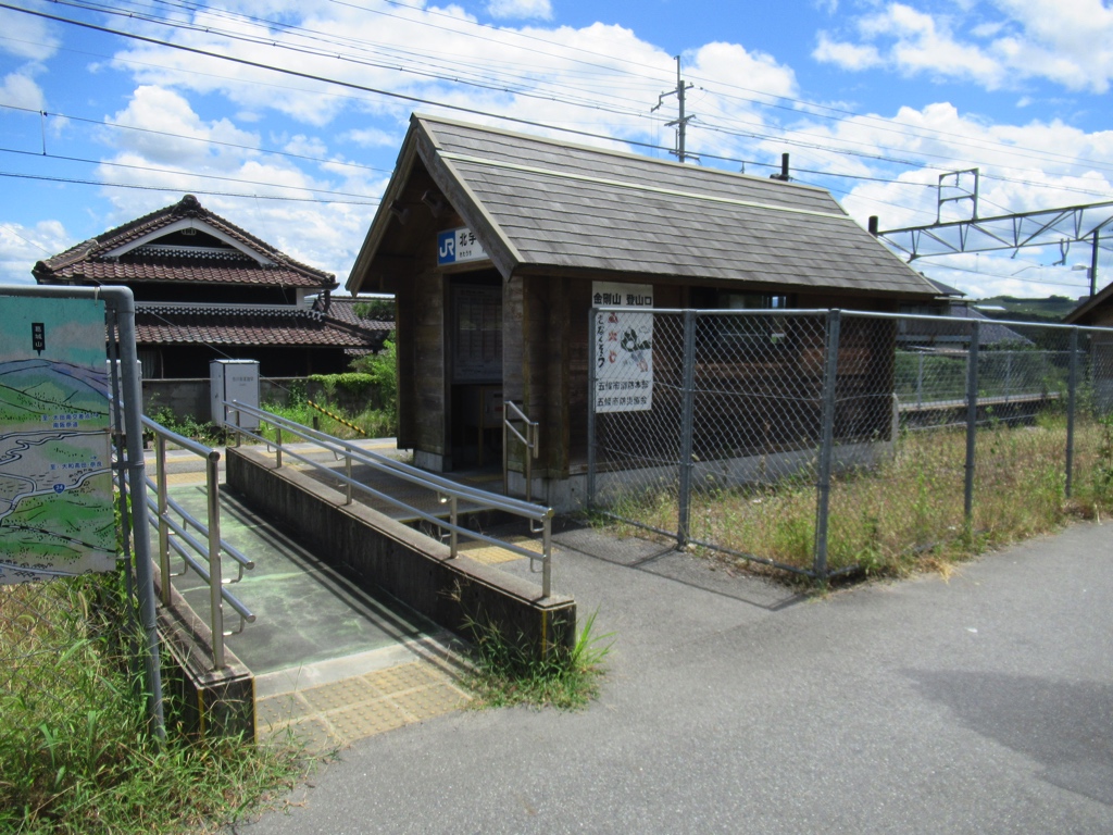 無人駅 駅 改札 田舎の写真素材