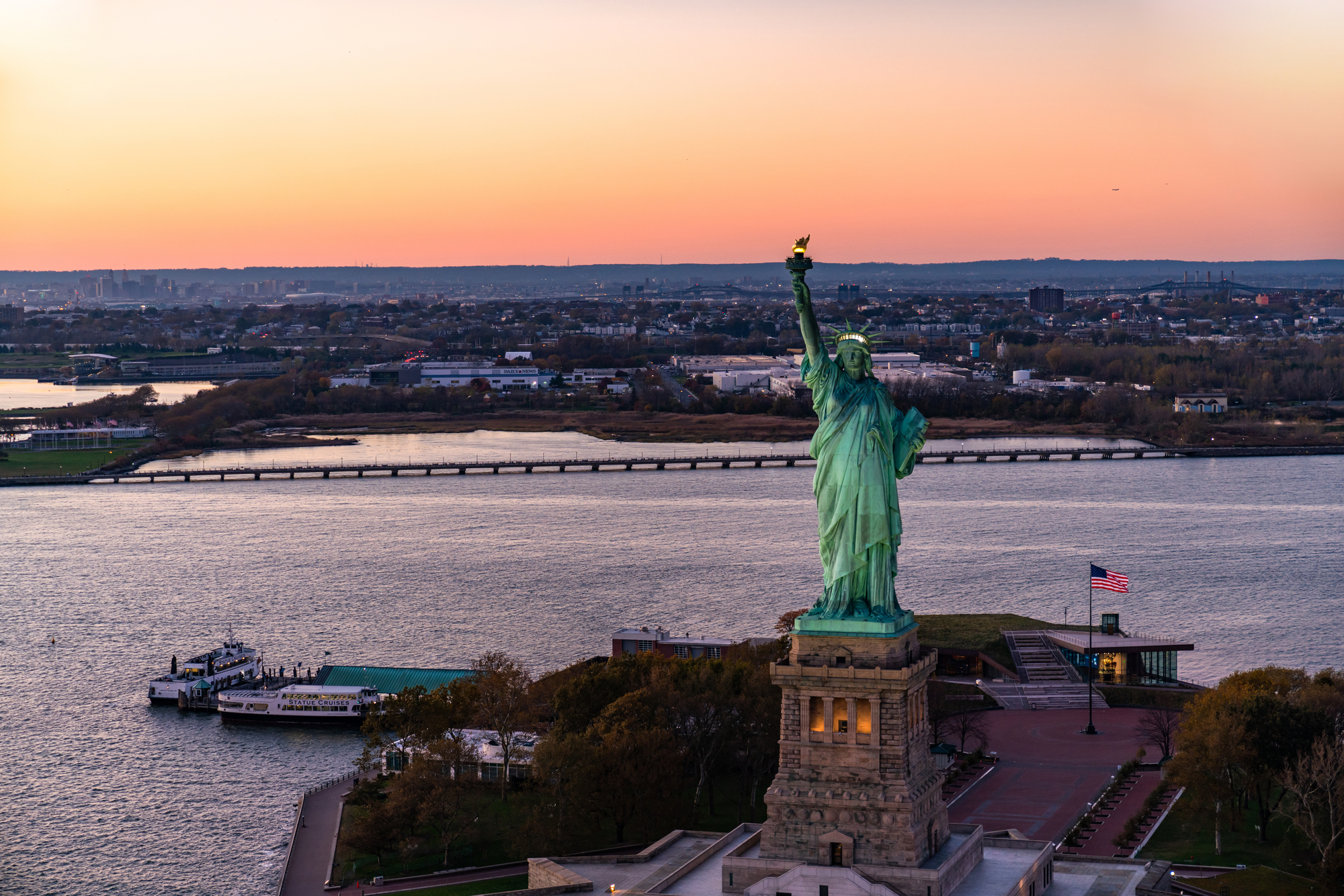 自由の女神の絶景ベスト写真スポット10選 - Petite New