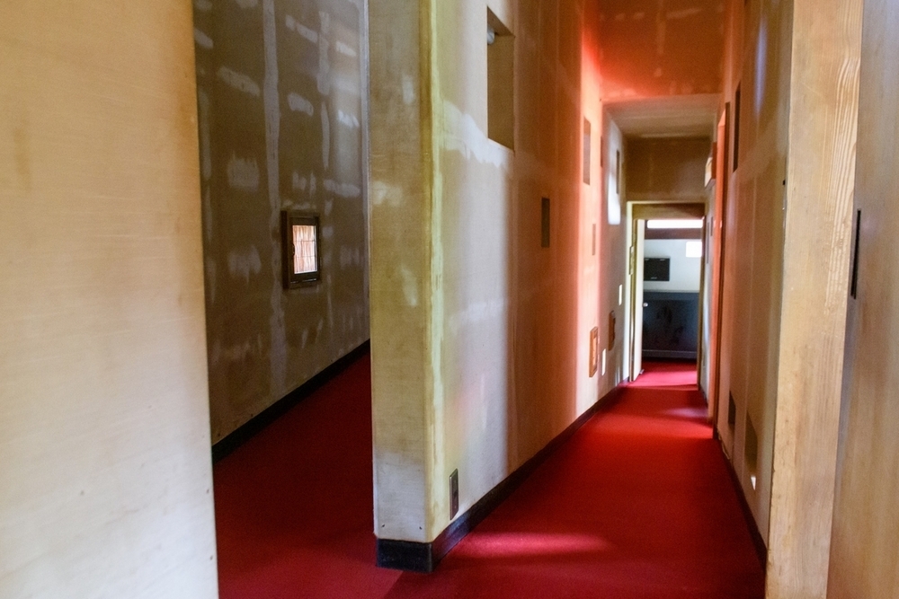 階段がない２階建ての「斜めの家」、設計は「狂気の建築家」 保存・活用へＣＦ :