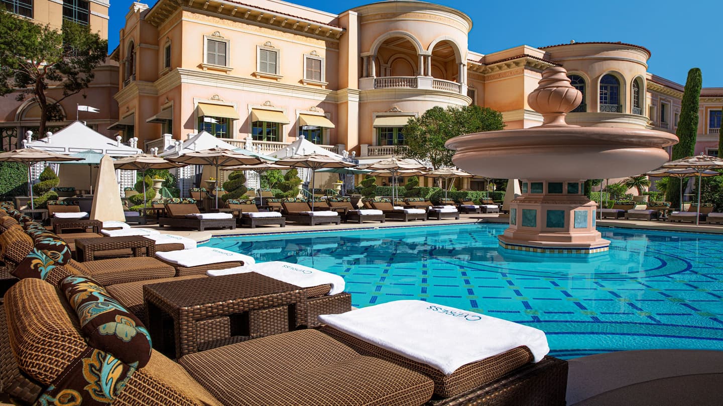 ラスベガス ベラージオホテルのボタニカルガーデン！ホリデーシーズンは白くまやお菓子の家も地球の歩き方