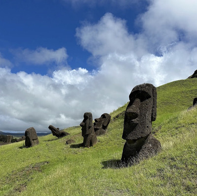 世界遺産イースター島のモアイや岩絵をレンタカー観光!民族ダンスショー!チリ旅行記 - 世界遺産一周ゆめぽろ