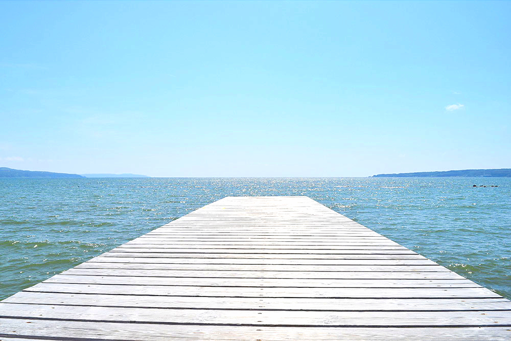 佐渡で観たい絶景！人気フォトスポット『背合バス停』と『あやめの桟橋』に行ってみた！ - 地域情報サイト「ガタチラ」