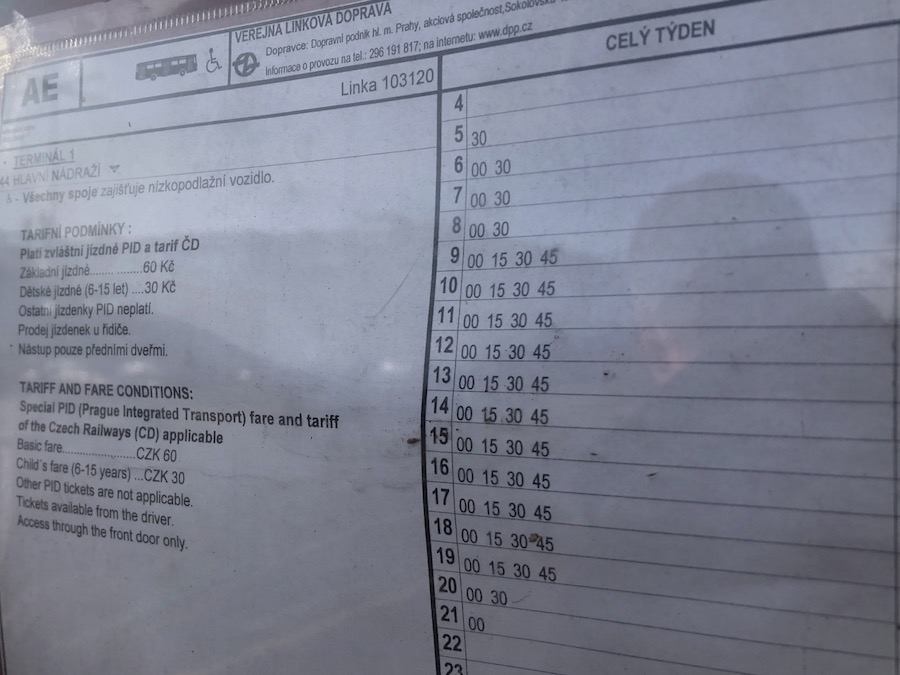 プラハ：プラハ空港と市内間のバス移動 in Prague