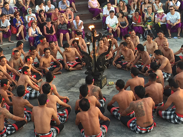 インドネシア旅行記バリ編Uluwatu Temple 有名なウルワツ寺院の『ケチャダンス』時間や料金などなど