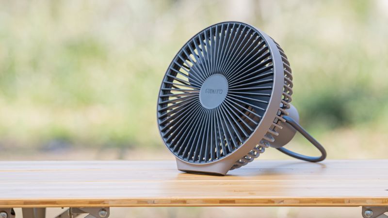 扇風機の実力派メーカーから、アウトドアで活躍必至の多機能サーキュレーターが到着。GO OUT WEB