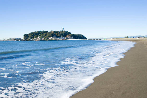 夕暮れ時の江ノ島と湘南の海 10770000025 の写真・イラスト素材アマナイメージズ