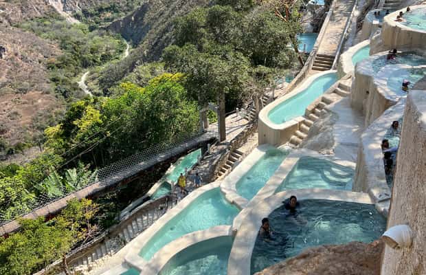 グルータス・トラントンゴ - メキシコの温泉 - ホットスプリンガーズ