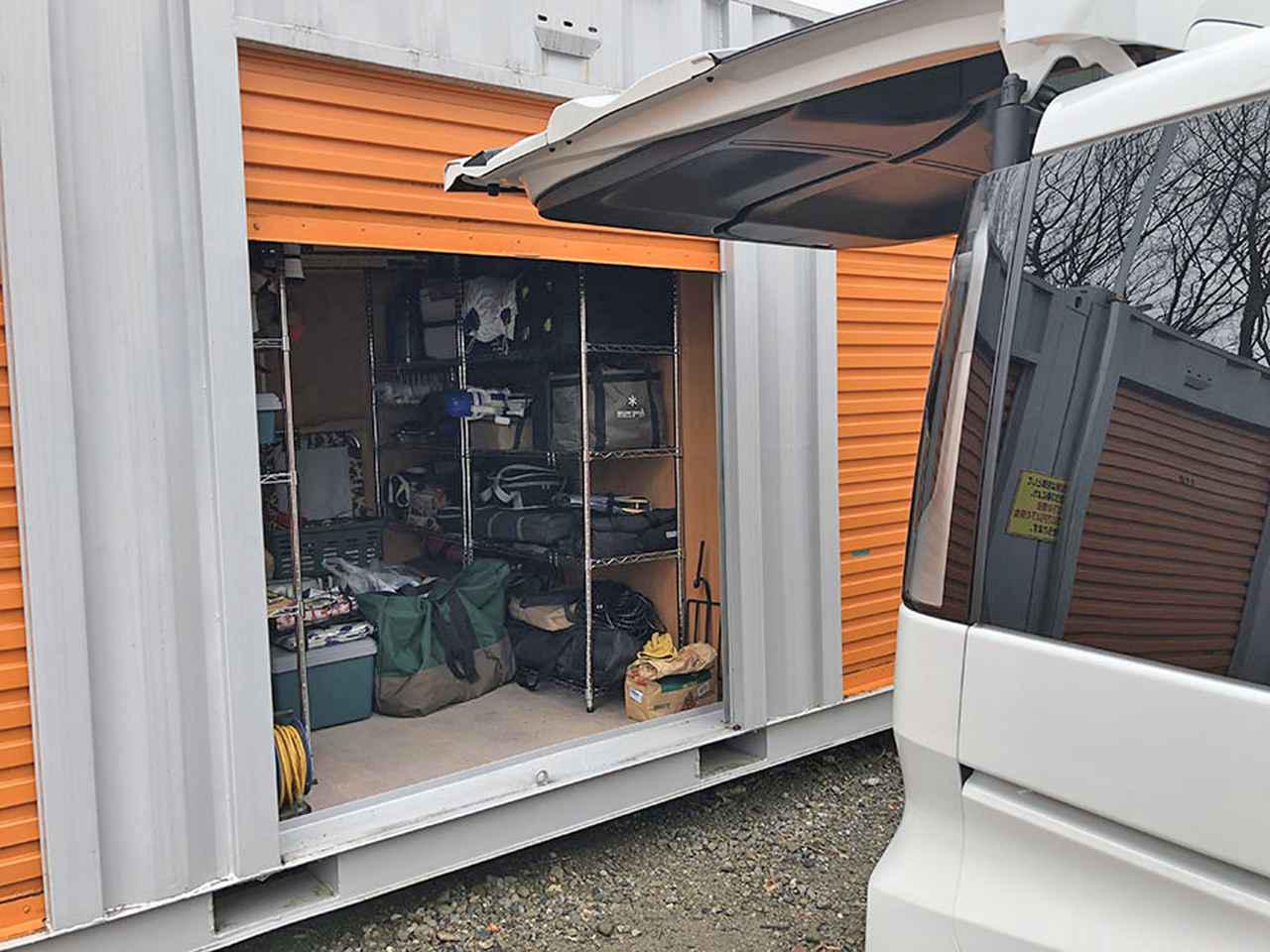 キャンパー必見！ラックで実現するキャンプ道具の効率的な収納術