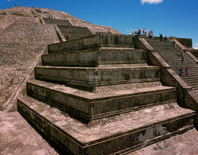 月のピラミッド - Wikipedia