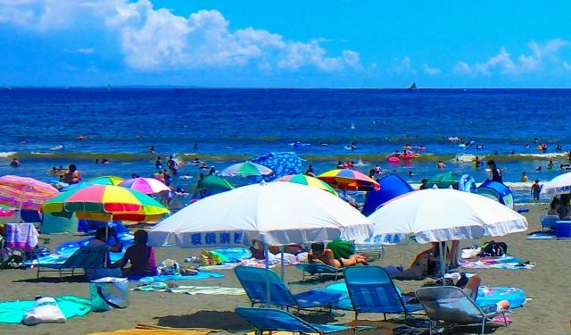 美しい若い女性中労働、水中出産の痛みを伴うけいれんを持ちます。の写真素材・画像素材 Image 63848751