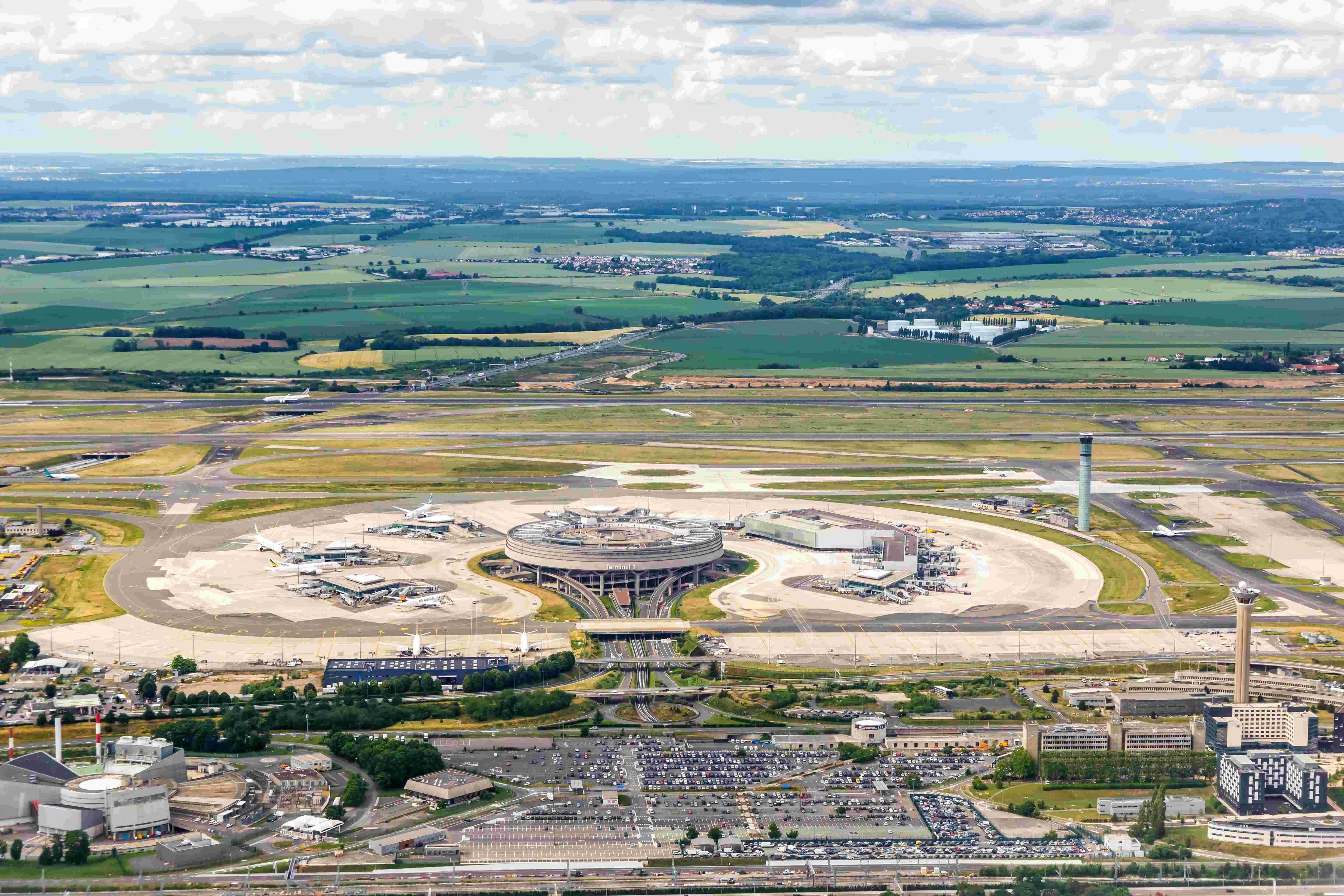 フランス シャルルドゴール空港やわらかに風が