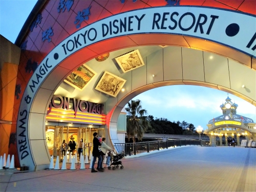 本日のパークレポート ボン・ヴォヤージュのグッズをチェックです「吉田さんちのファミリー日記」Powered by Ameba吉田さんファミリーオフィシャルブログ