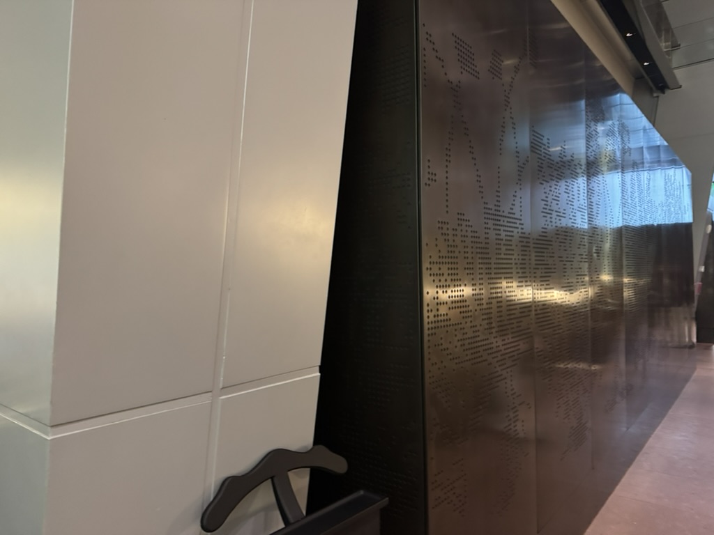 ドバイ国際空港 シャワー、喫煙所など :