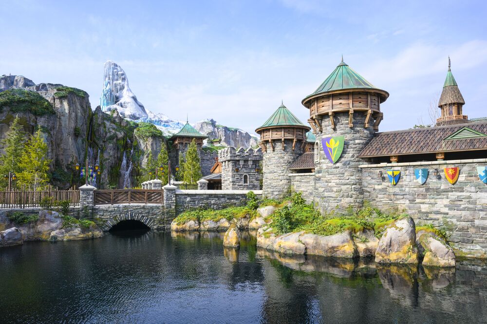 アナ雪』の名場面が夜のシンデレラ城に浮かび上がる！新演出が来年1月からシネマトゥデイ