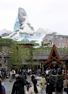 TDSファンタジースプリングス アナ雪のリアル再現 還暦前も興奮毎日新聞