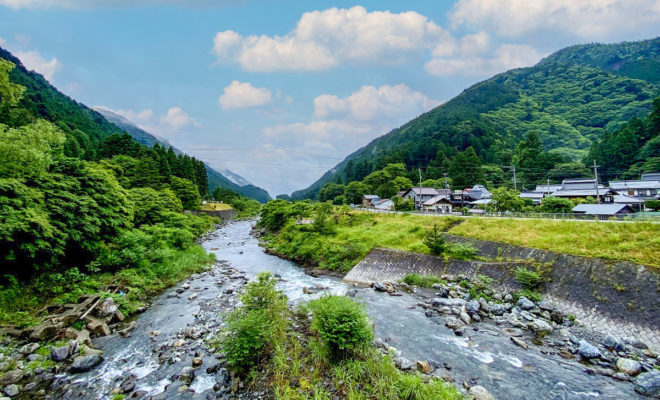 まさに憧れの田舎暮らし！庭を眺める平屋の家 ログハウスのTALO