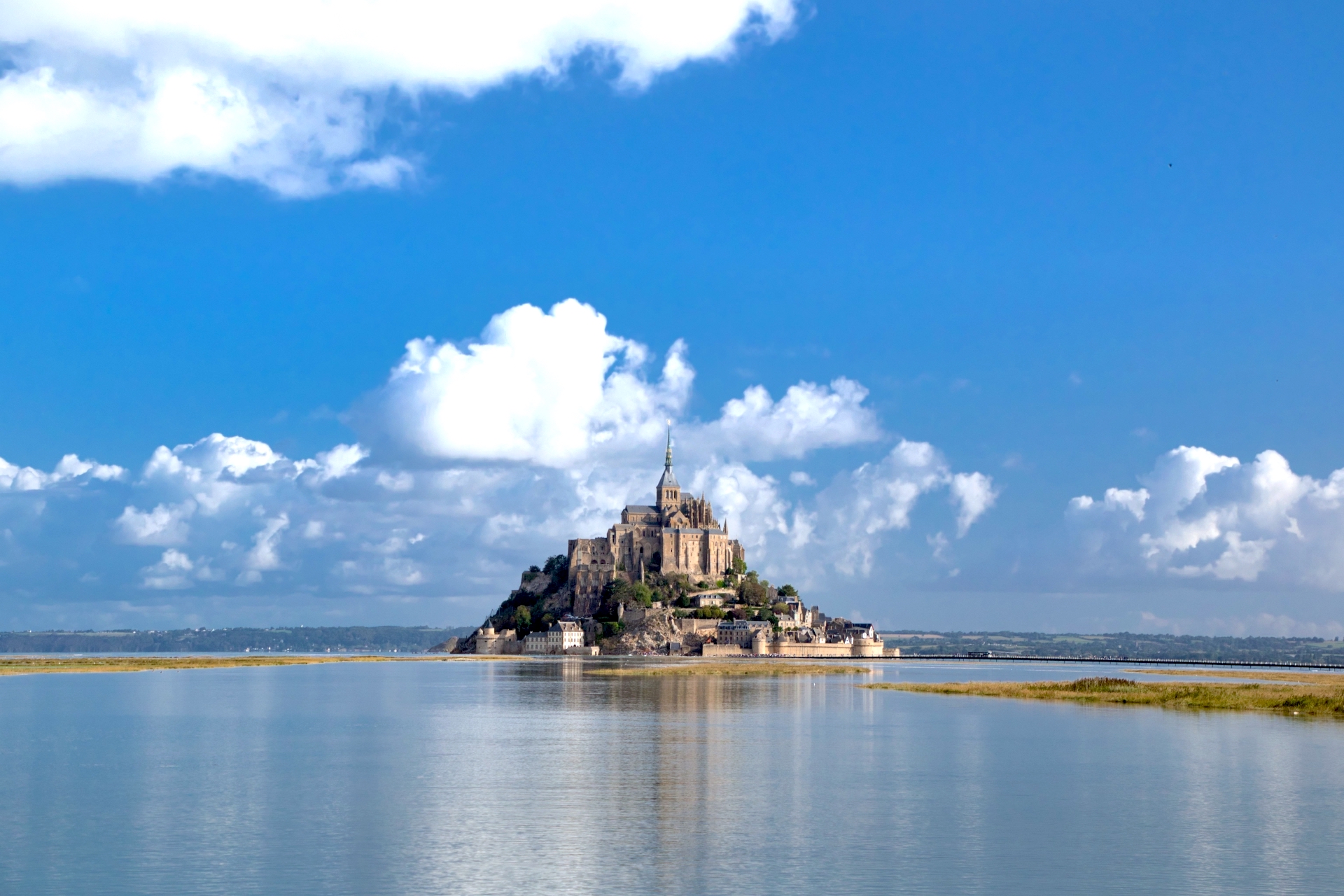 モン・サン・ミシェル個人旅行ガイド 2025年 ：おすすめの周辺アクティビティ、人気観光スポット、旅程の計画、宿泊施設、グルメ、交通機関、天気など、旅行に必要な情報が満載 2025年10月更新Trip.com