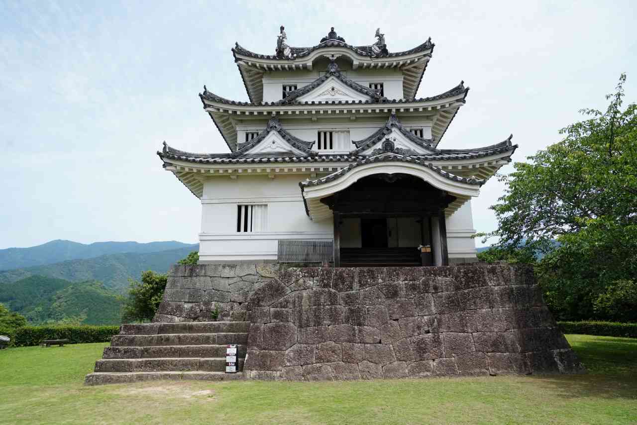 お城巡り 四国の日本100名城の９城を一気に巡るお城巡り