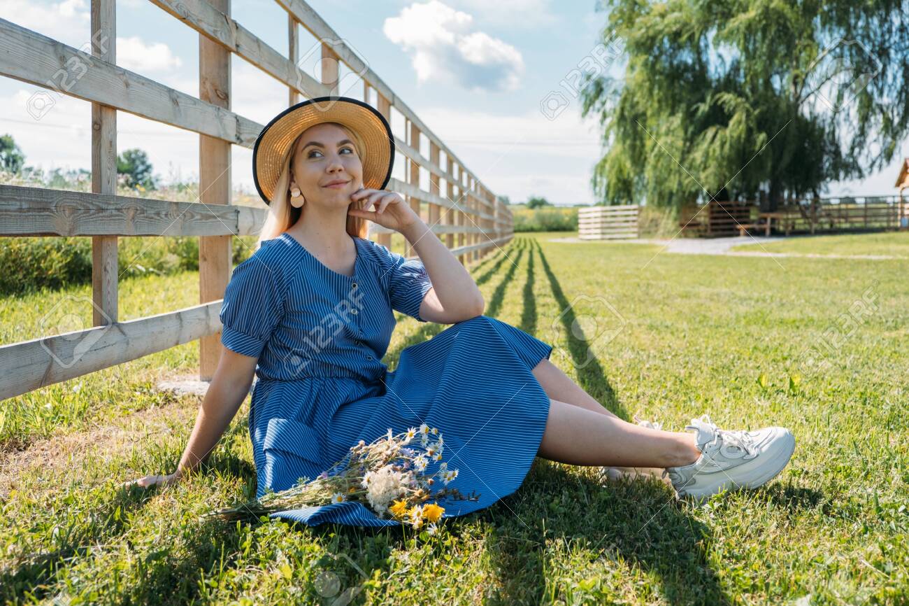 Bestylez Cottagecore Gifts ダークヴィンテージコテージコアウォールデコール -