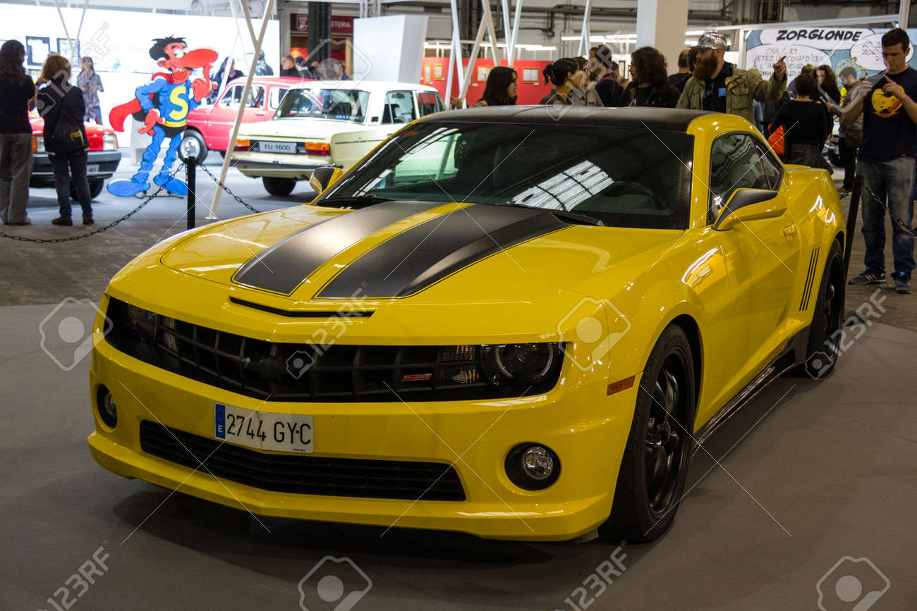 イエローライン シボレー カマロ クーペ・5代目