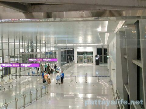 タイ・バンコク：スワンナプーム空港での喫煙所チェック SMOKING AREA 出発4階と到着2階の一般エリア