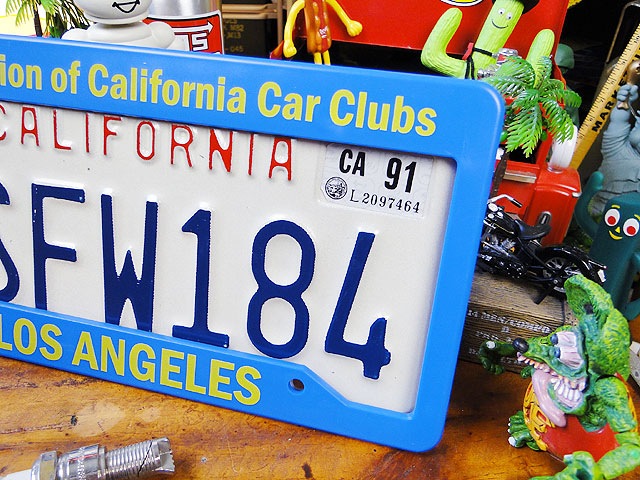 外」「領」と書かれた青色のナンバープレートの正体は 外交官ナンバー！捕まらないってホント？クラッチ