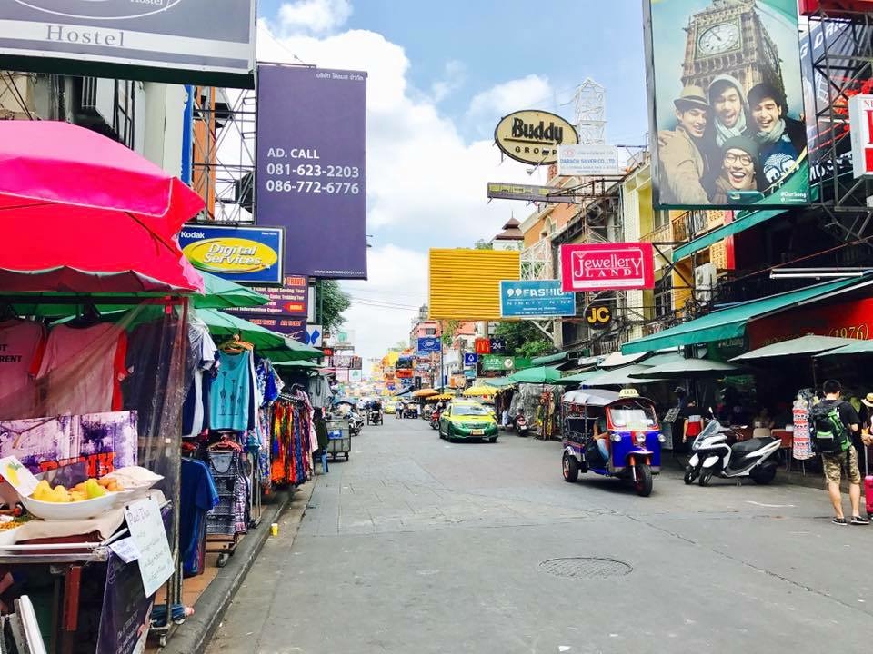 カオサン通りでの夜遊び、ワクチン2回接種が必須です！＜2021年11月5日午後7時頃の様子＞タイランドハイパーリンクス：Thai Hyper