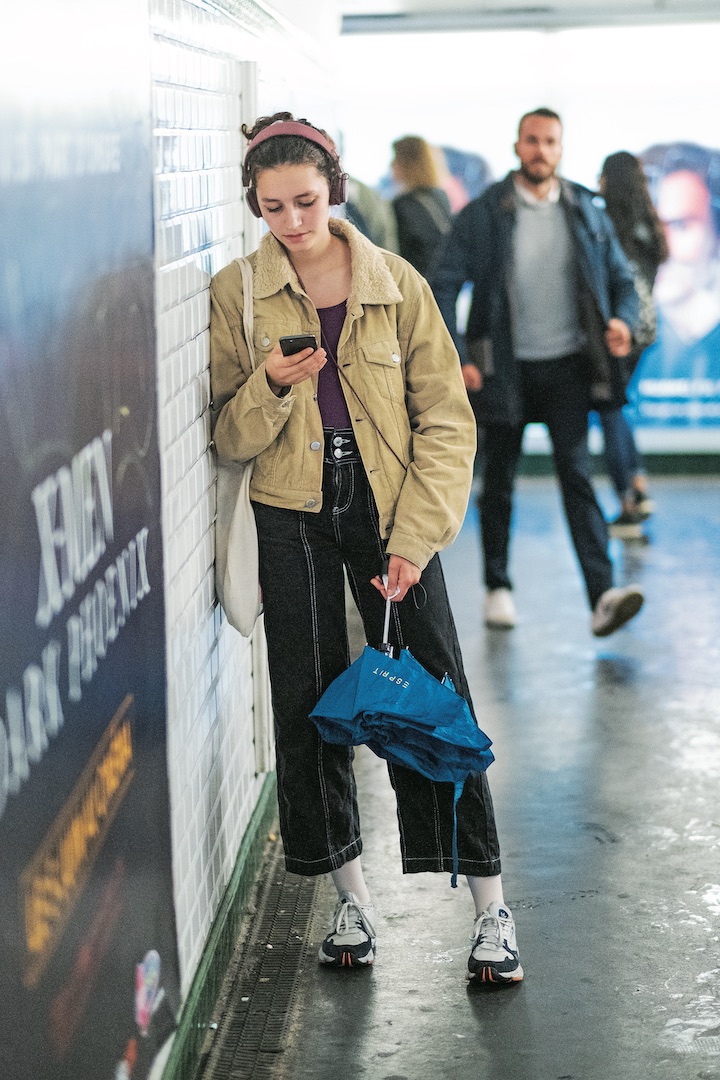 ヘルシーな「肌見せ」がカギ！ 2023年秋冬ミラノ&パリコレクションのおしゃれSNAP 随時更新 ハーパーズ