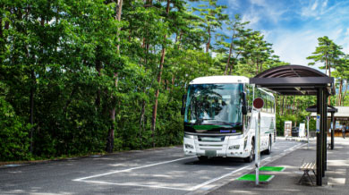 富士スバルラインでバスとワゴン車が正面衝突 男女6人けが 1人は重傷か 山梨2025年6月10日掲載 YBS