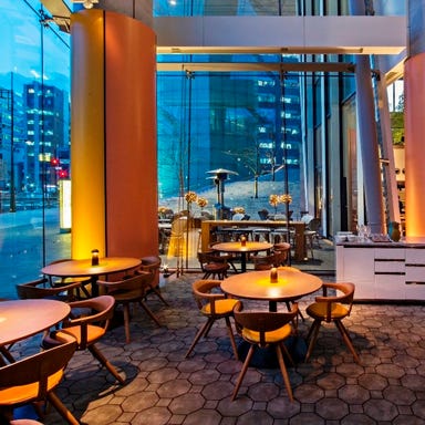 愛され続ける東京のシンボル・東京タワーが見えるバー＆カフェ │ ヒトサラマガジン