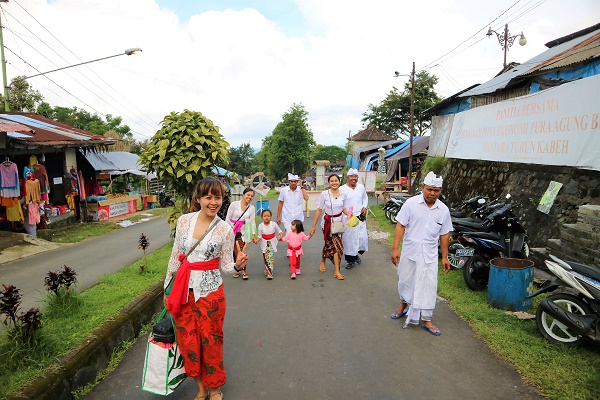 ブサキ寺院＆バリ衣装体験格安料金での予約、手配ならお任せっ！バリ島旅行.com