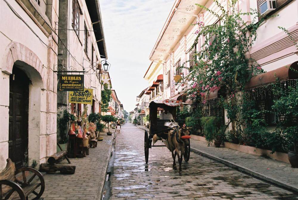 フランス旅行・最も美しい村ベスト10 ツアーも紹介