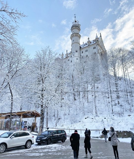 ノイシュバンシュタイン城とリンダーホーフ城 ⁡ ディズニーのお城のモデルということで行きたかったノイシュバンシュタイン城🩵 上品で綺麗なお城で感動しました⁡
