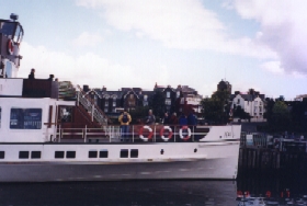 ウィンダミア湖で船遊びスコットランドは今日も曇り空