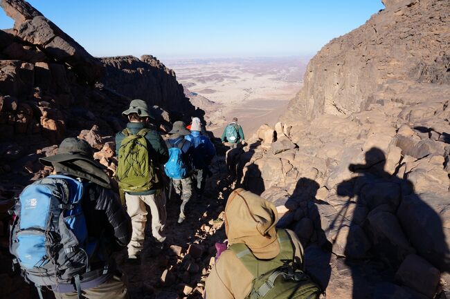 タッシリ・ナジェールを歩くアルジェリア西遊旅行の添乗員同行ツアー 132号