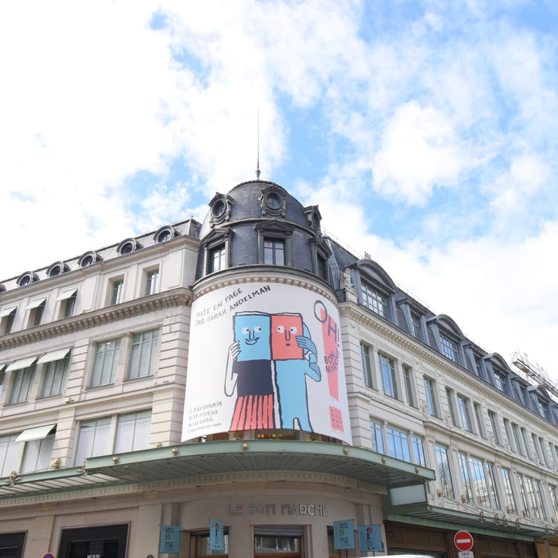 パリの老舗デパート、ボン・マルシェに氷山が出現！ 巨大アートが暗示する地球温暖化の脅威。Vogue Japan