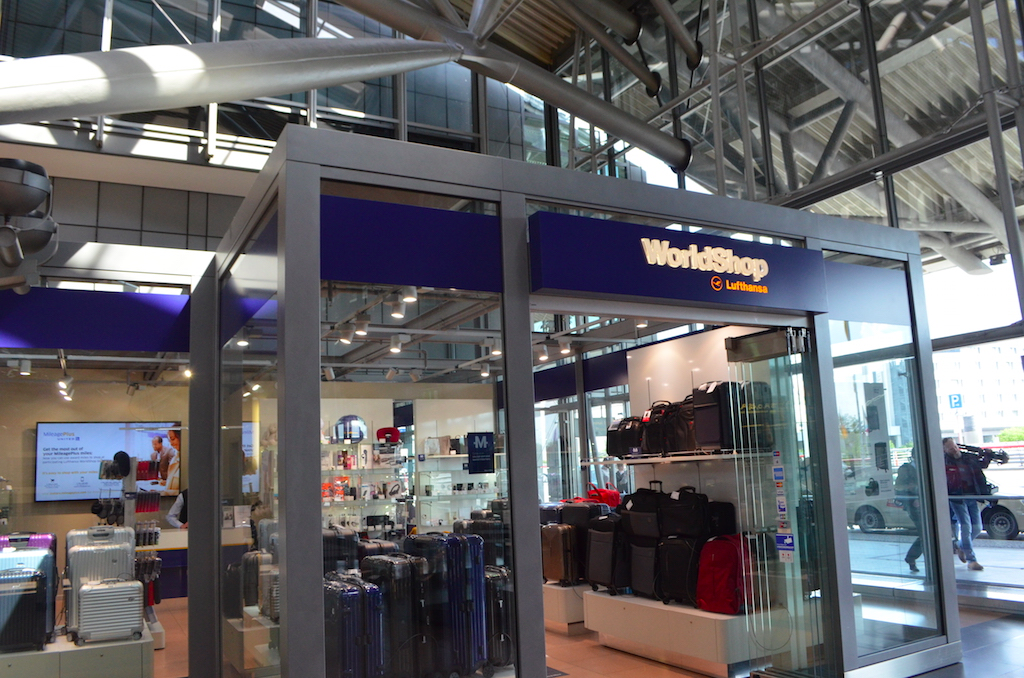 ドイツハンブルグ空港でワールドショップとセネターラウンジを堪能したお話でめさん