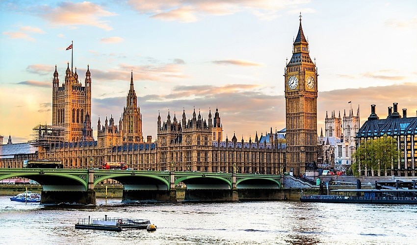 ロンドンの定番観光スポット！ビッグベン 国会議事堂 の見どころ、アクセス、人気のお土産は？TABI