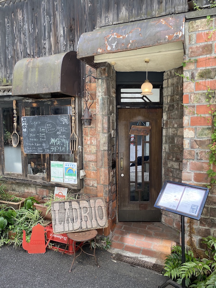 神保町の純喫茶「ラドリオ」で絶品ナポリタンランチ♪気まぐれオンナの食べ歩き
