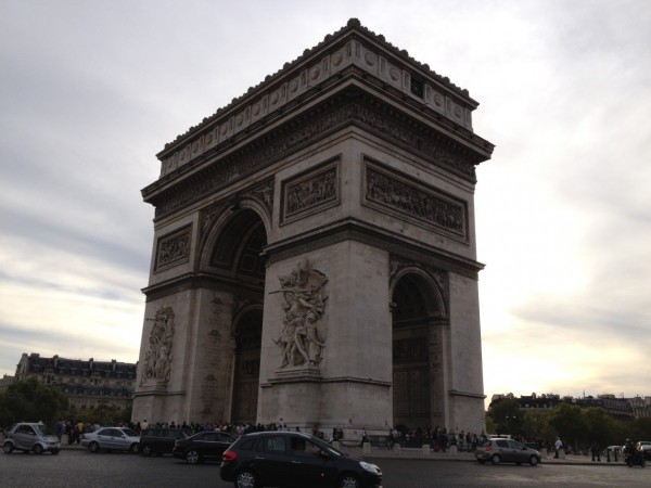 パリ旅 エトワール凱旋門の行き方解説！チケットや周辺観光情報も