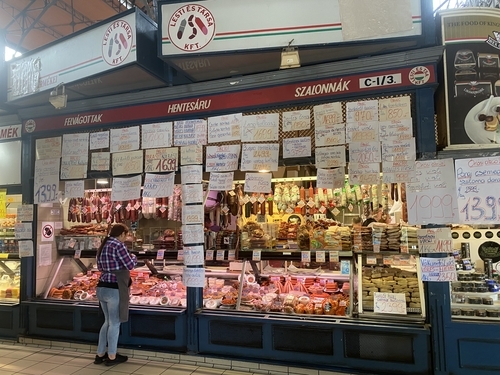 ブダペスト中央市場Central Market Hallハンガリー最大の屋内マーケットTrip.com ブダペスト