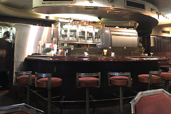 横浜駅 平日・土日祝・モーニング 横浜駅西口にある昭和の匂いが漂うレトロな喫茶店『横濱珈琲店五番街』でモーニング！全席喫煙！珈琲つきのトーストセットは400円から！ - 東京・横浜グルメ散歩日記